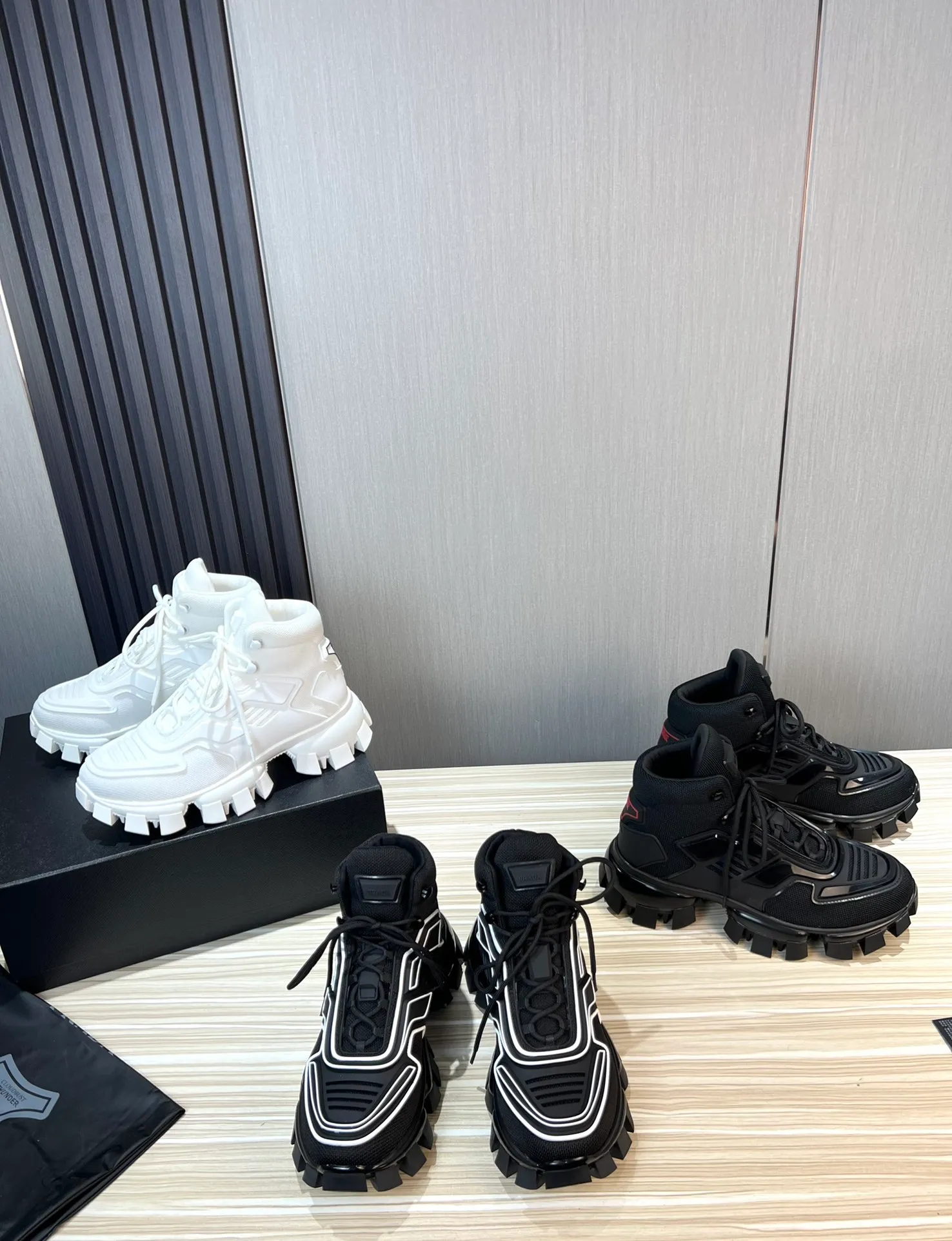 Men's shoes 💰660💰 [PRADA] Couple's popular item at the counter 💑Official website synchronized ⬆️Original fly-woven film fabric + cowhide lining, 1⃣️:1⃣️reproduction, original sole, 35-45 (45.46 custom-made, non-refundable)